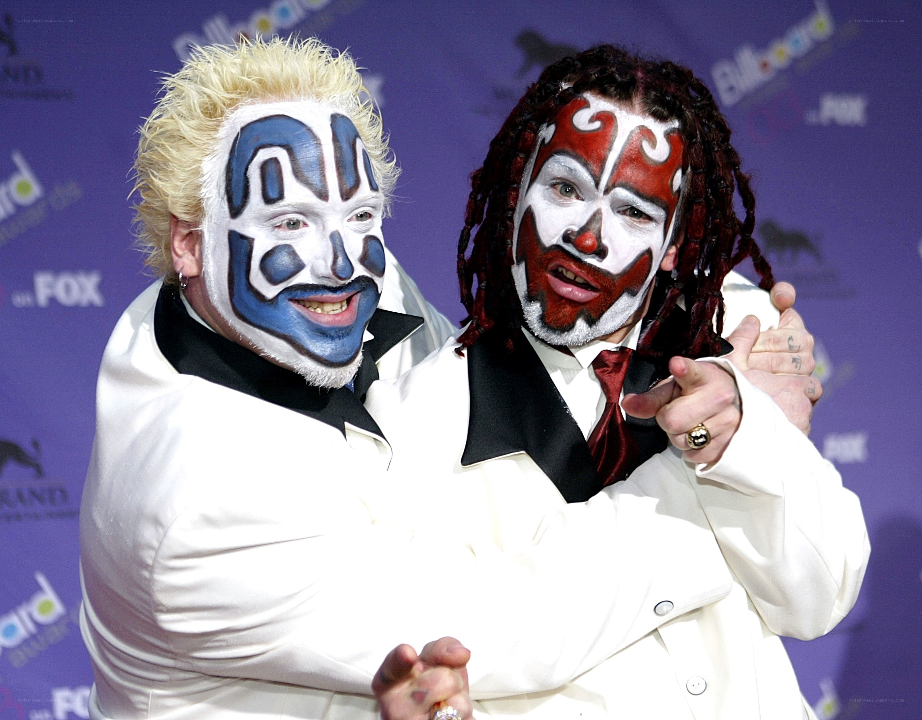 Two performers in face paint on red carpet