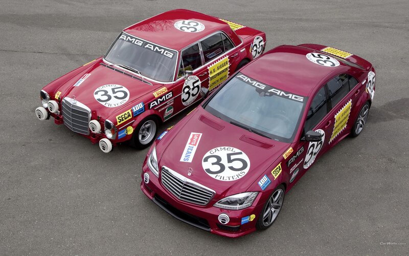 Two Red Race Cars — Neutral