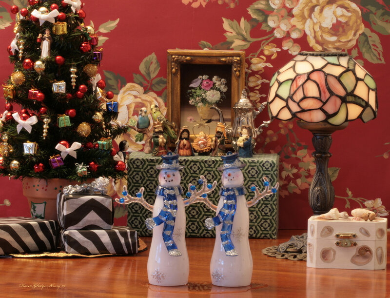Two Snowmen Figurines — Red