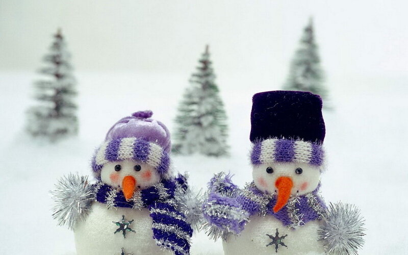 Two Snowmen Figurines — White, Festive