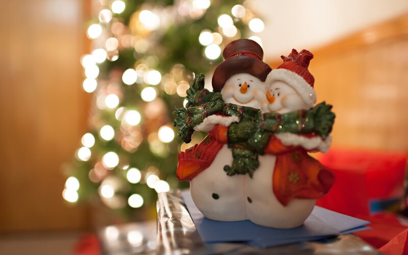 Two Snowmen Figurines — White, Festive, Winter, Photograph, Christmas Tree