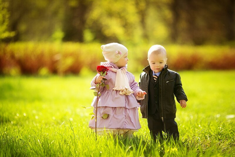 Two Toddlers in Field — Green