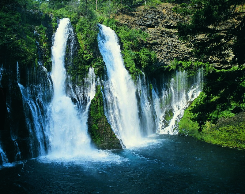 Two Waterfalls — Green