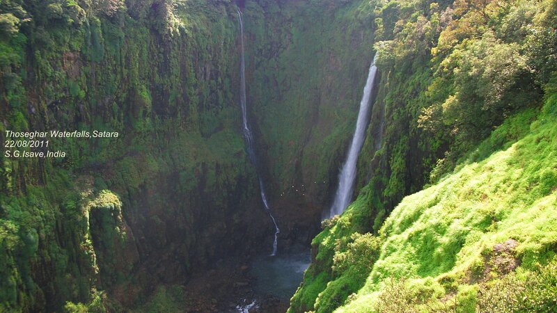 Two Waterfalls in Canyon — Green, Natural