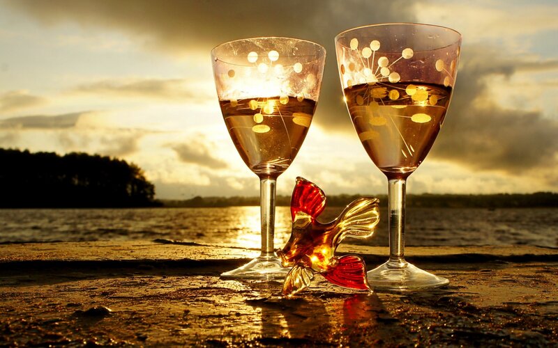 Two Wine Glasses — Gold