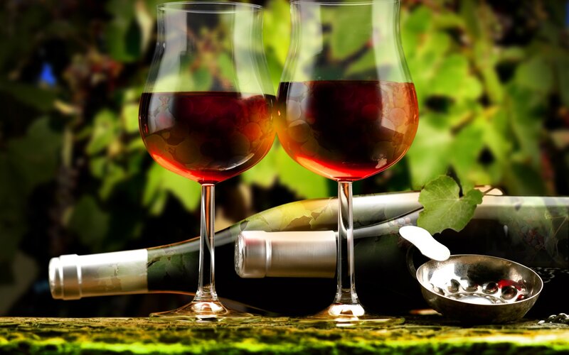 Two Wine Glasses — Green, Serene