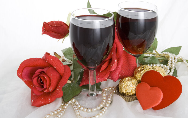 Two Wine Glasses with Roses — Red, Romantic