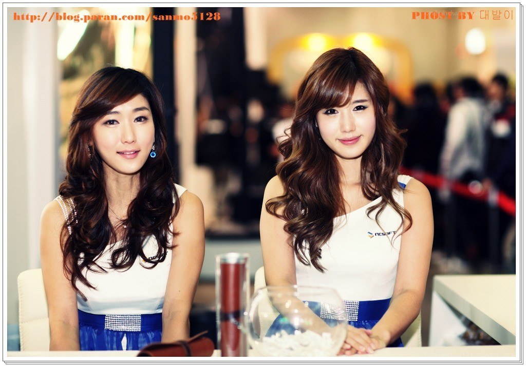 two women at event