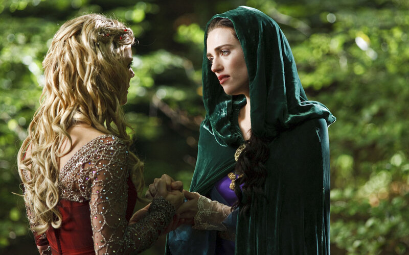 Two Women Holding Hands — Green