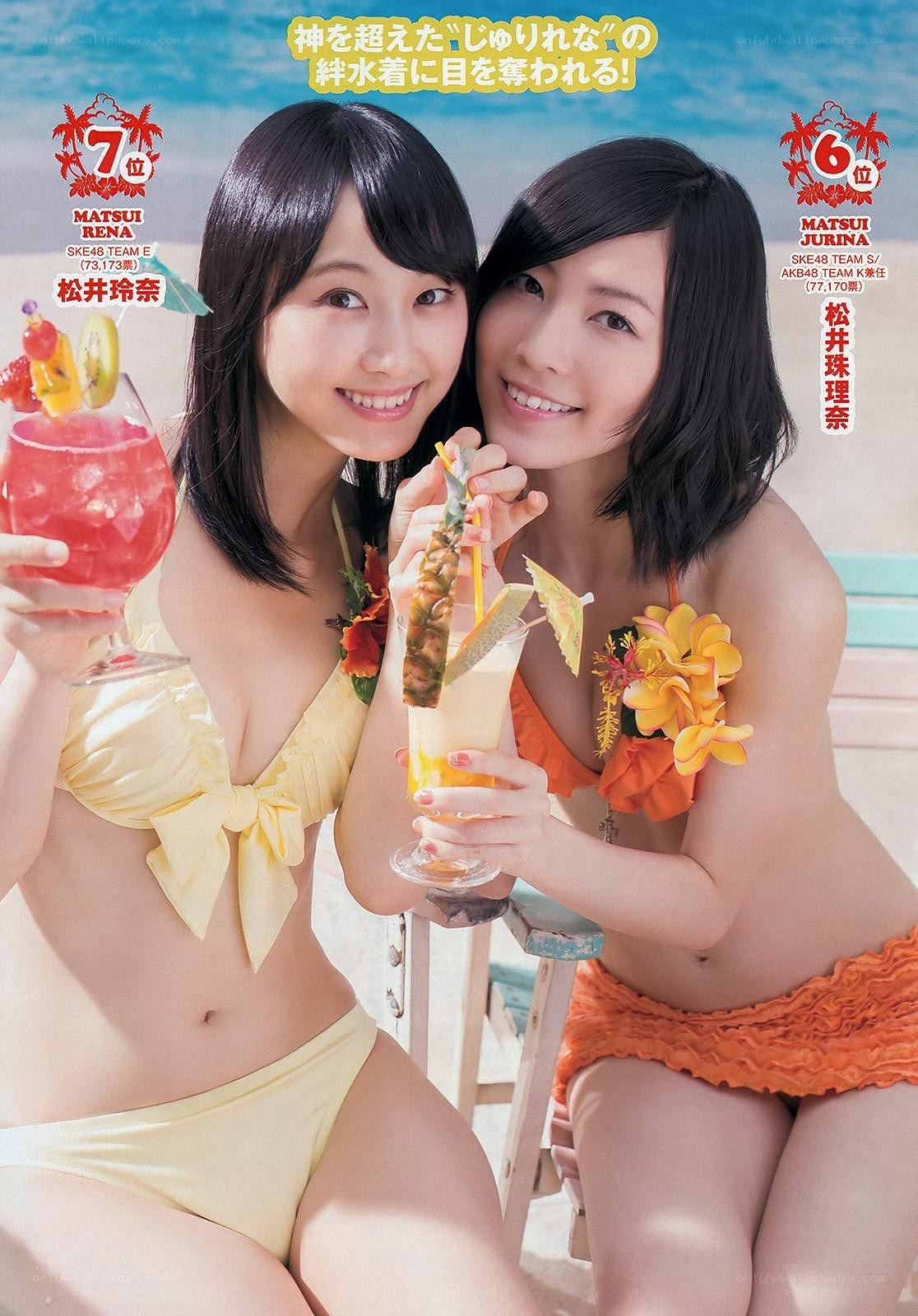 Two women in bikinis with drinks