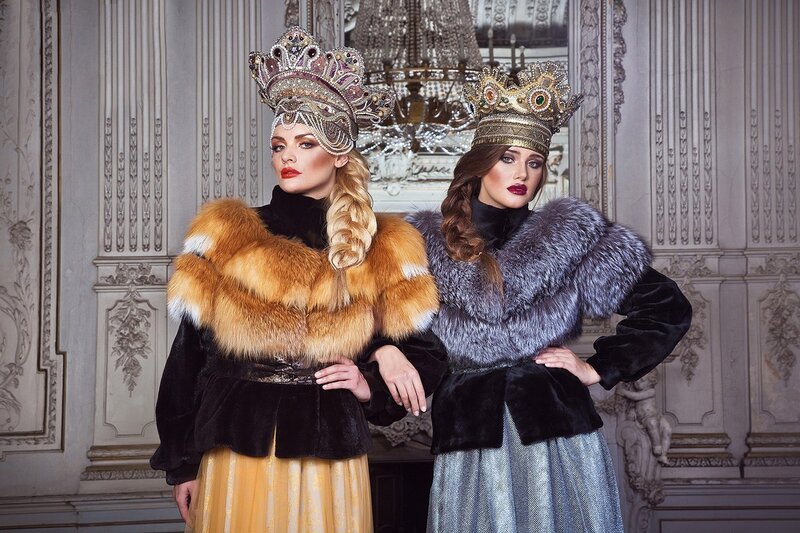 Two Women in Crowns — Black