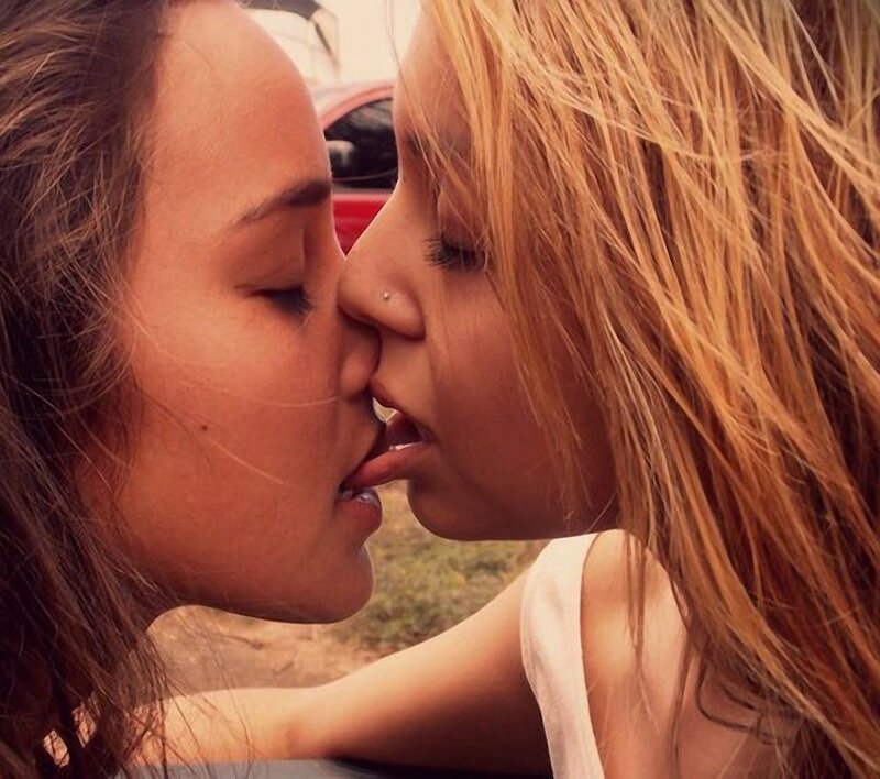 two women kissing