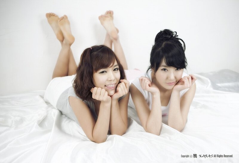 Two Women on a Bed — White, Relaxed
