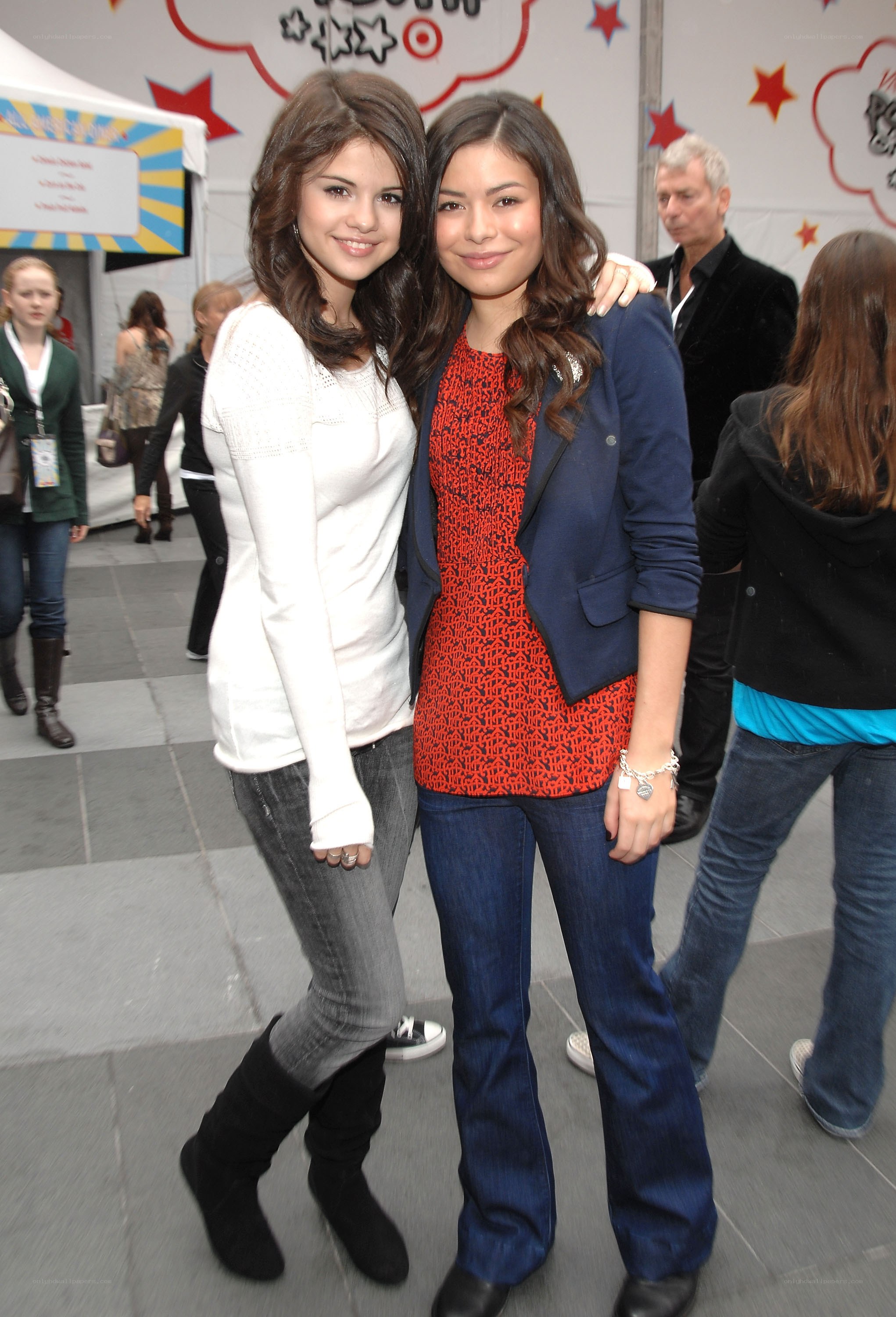 Two women posing at an event