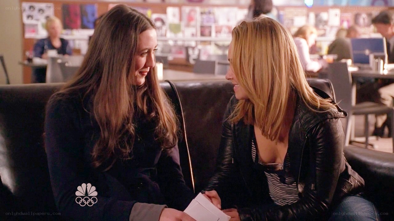 two women talking in a cafe