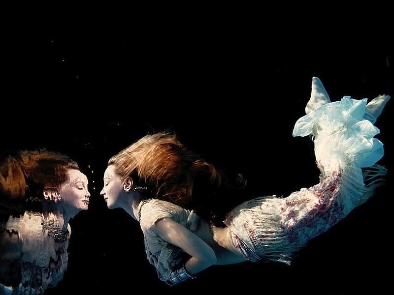 Two Women Underwater — Black