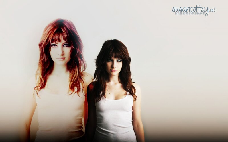 two women with similar hairstyles