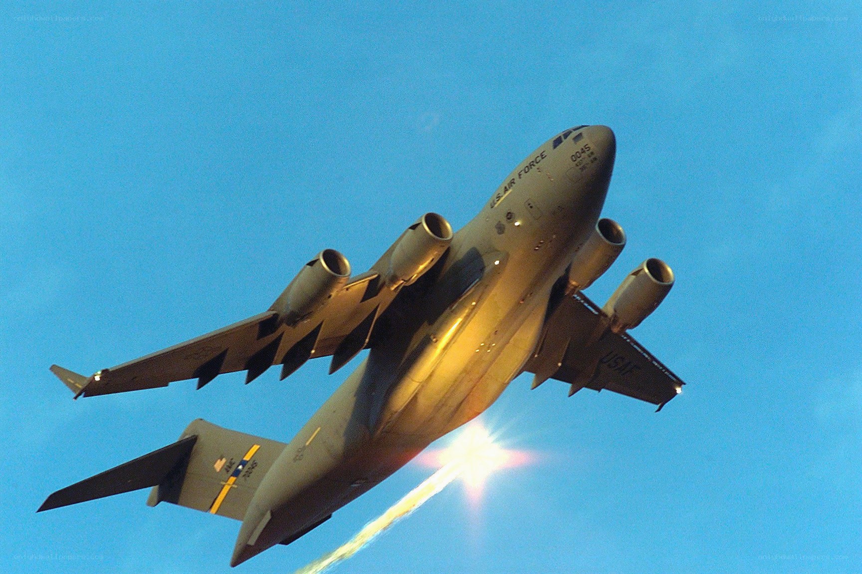 U.S. Air Force C-17 in flight