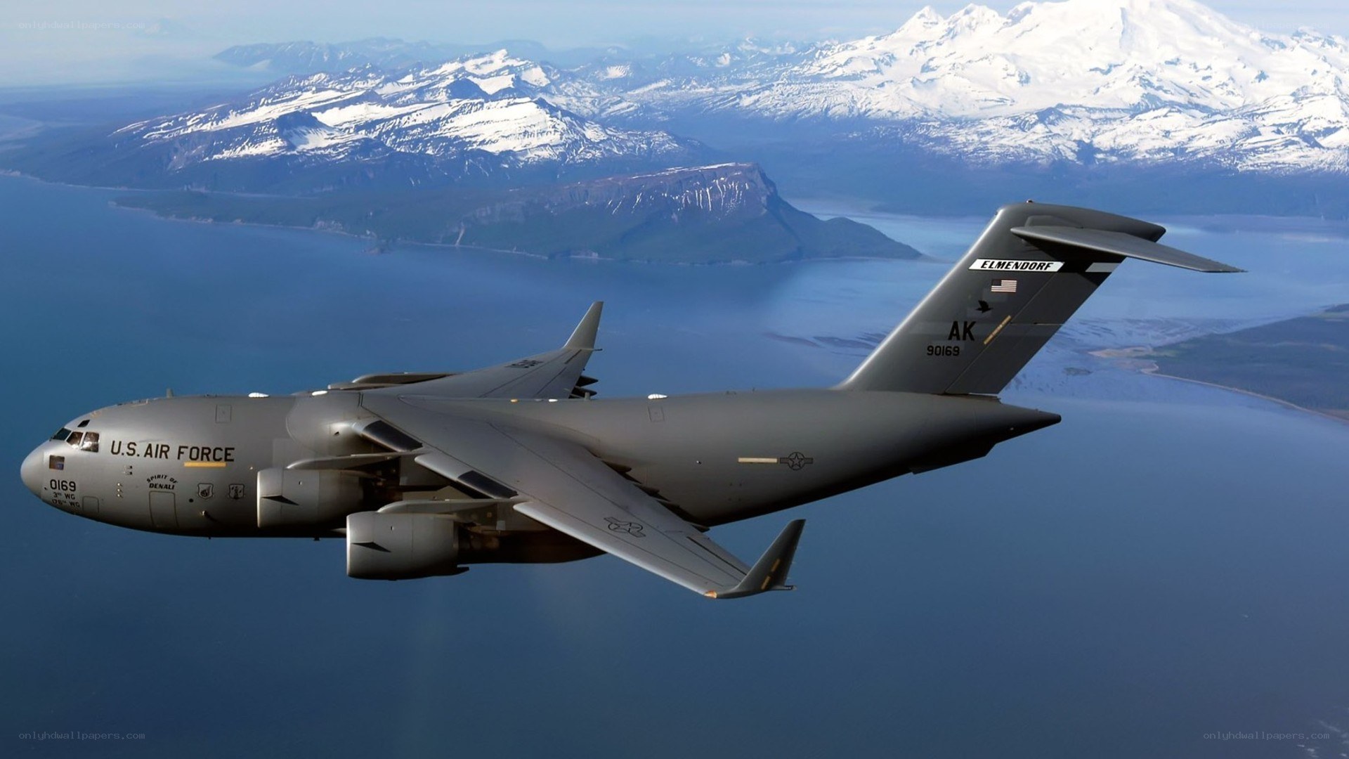 U.S. Air Force C-17 in flight