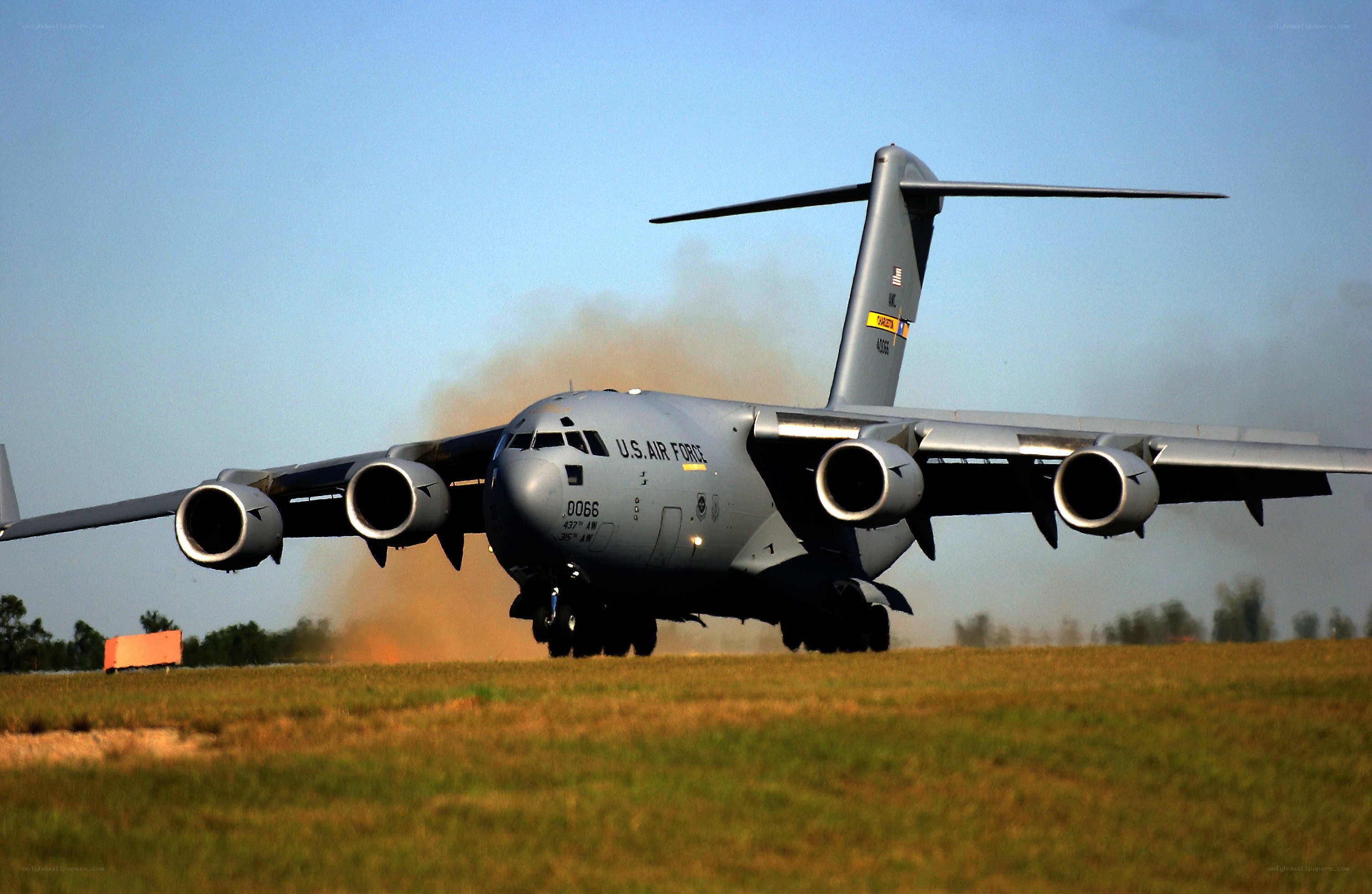 U.S. Air Force C-17 landing
