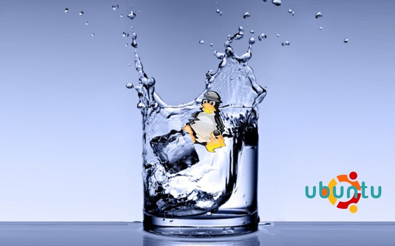Ubuntu penguin in water splash