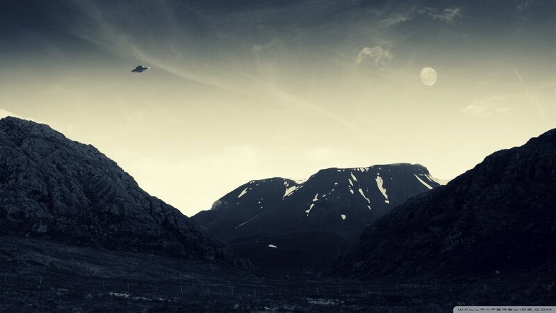 Ufo over Mountains — Gray