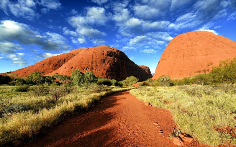 Uluru Rock Formations — Red, Serene