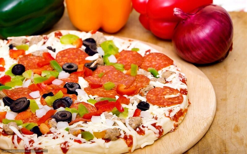 Uncooked Pizza on Board — Red
