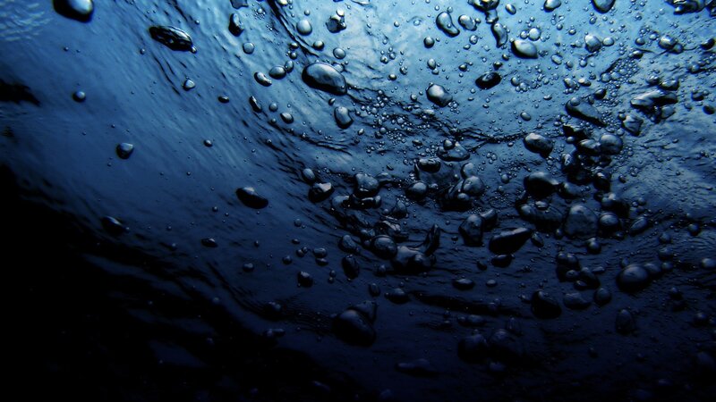 Underwater Bubbles and Waves — Blue