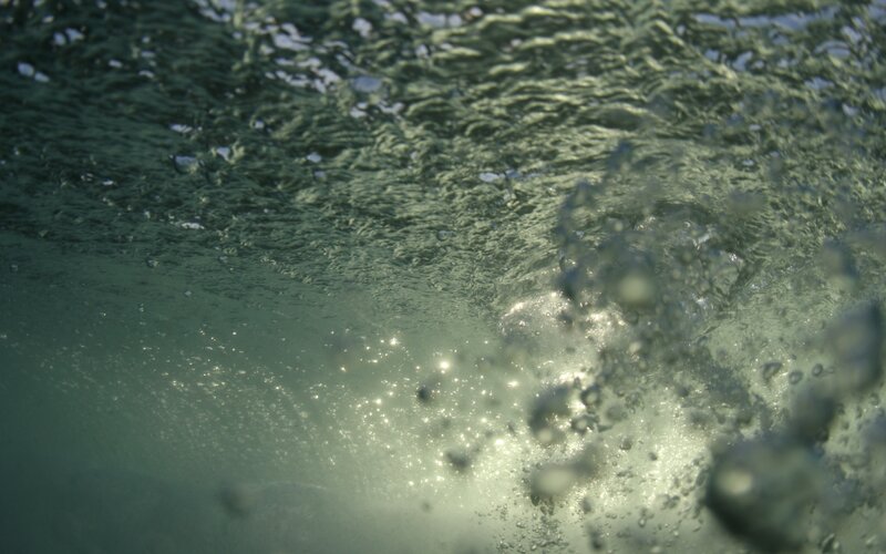 Underwater Bubbles and Waves — Green