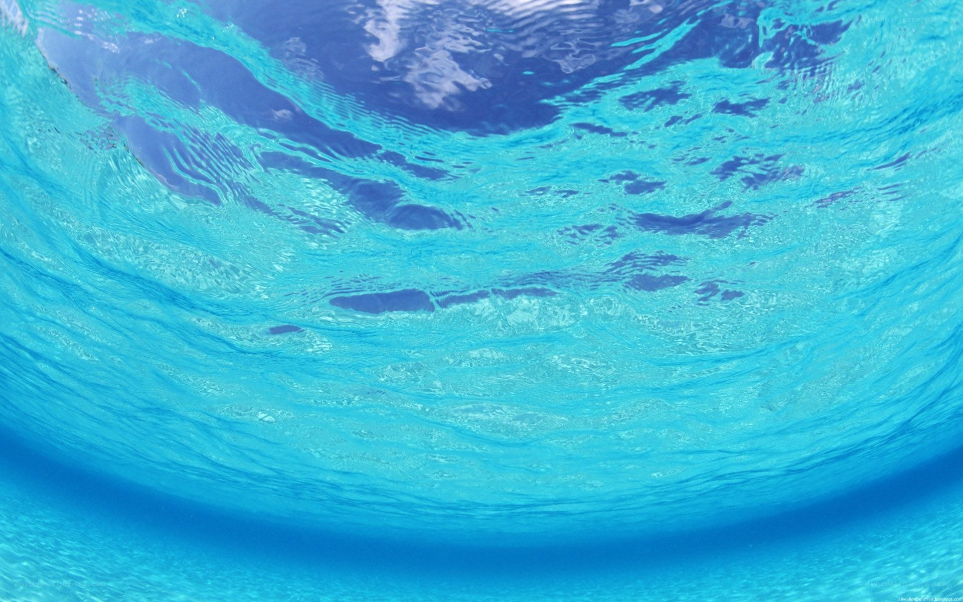 underwater ocean waves