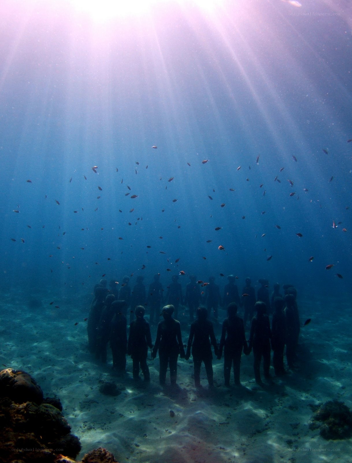 Underwater sculpture installation