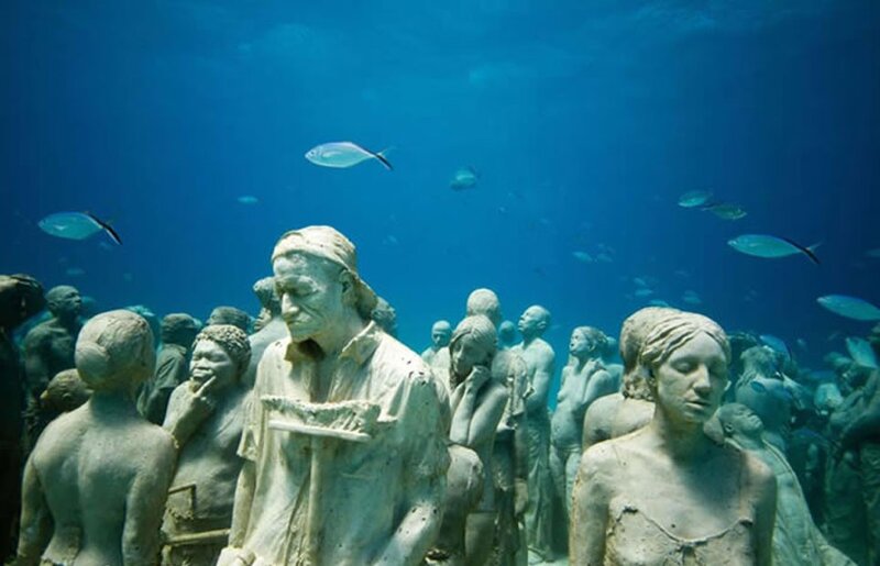 Underwater sculpture installation