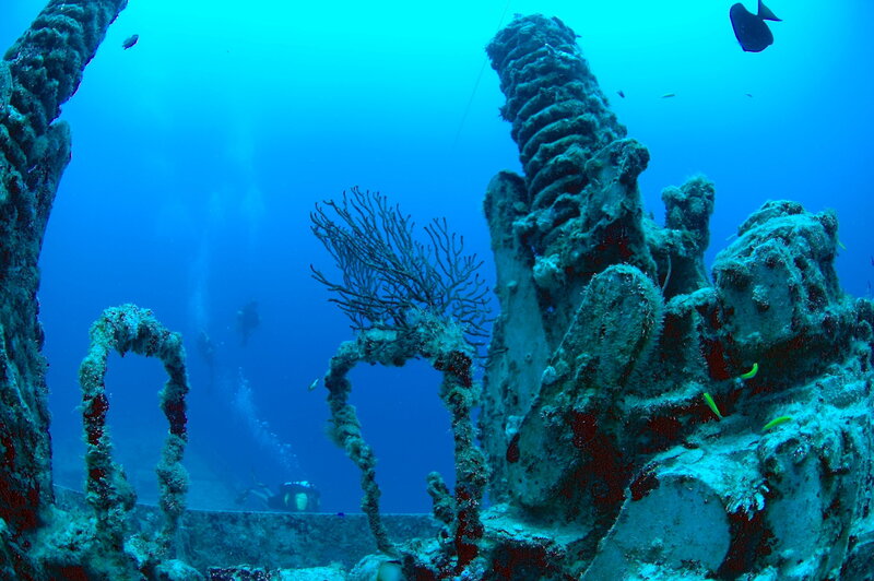 Underwater shipwreck with divers