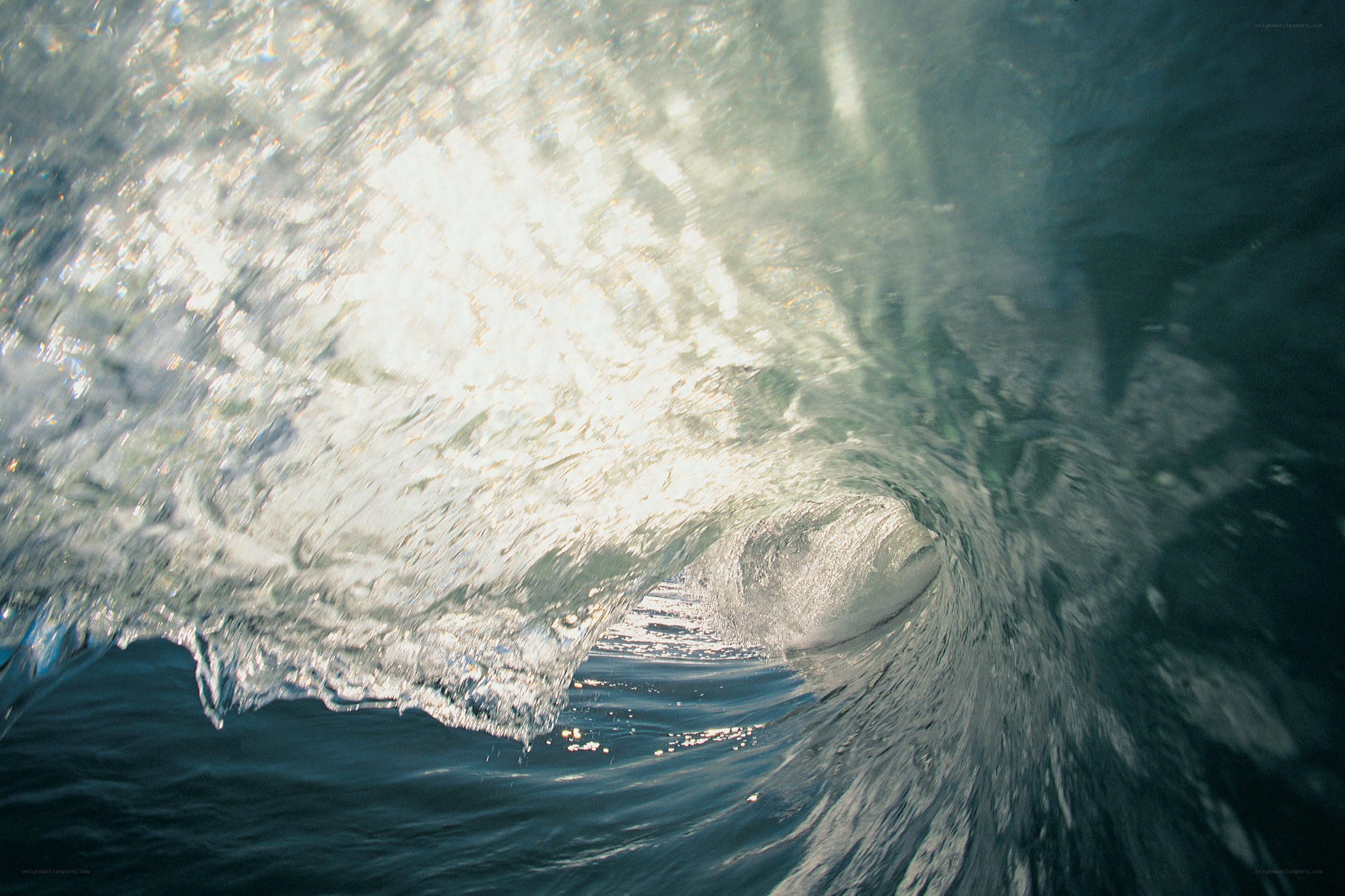 underwater wave tunnel