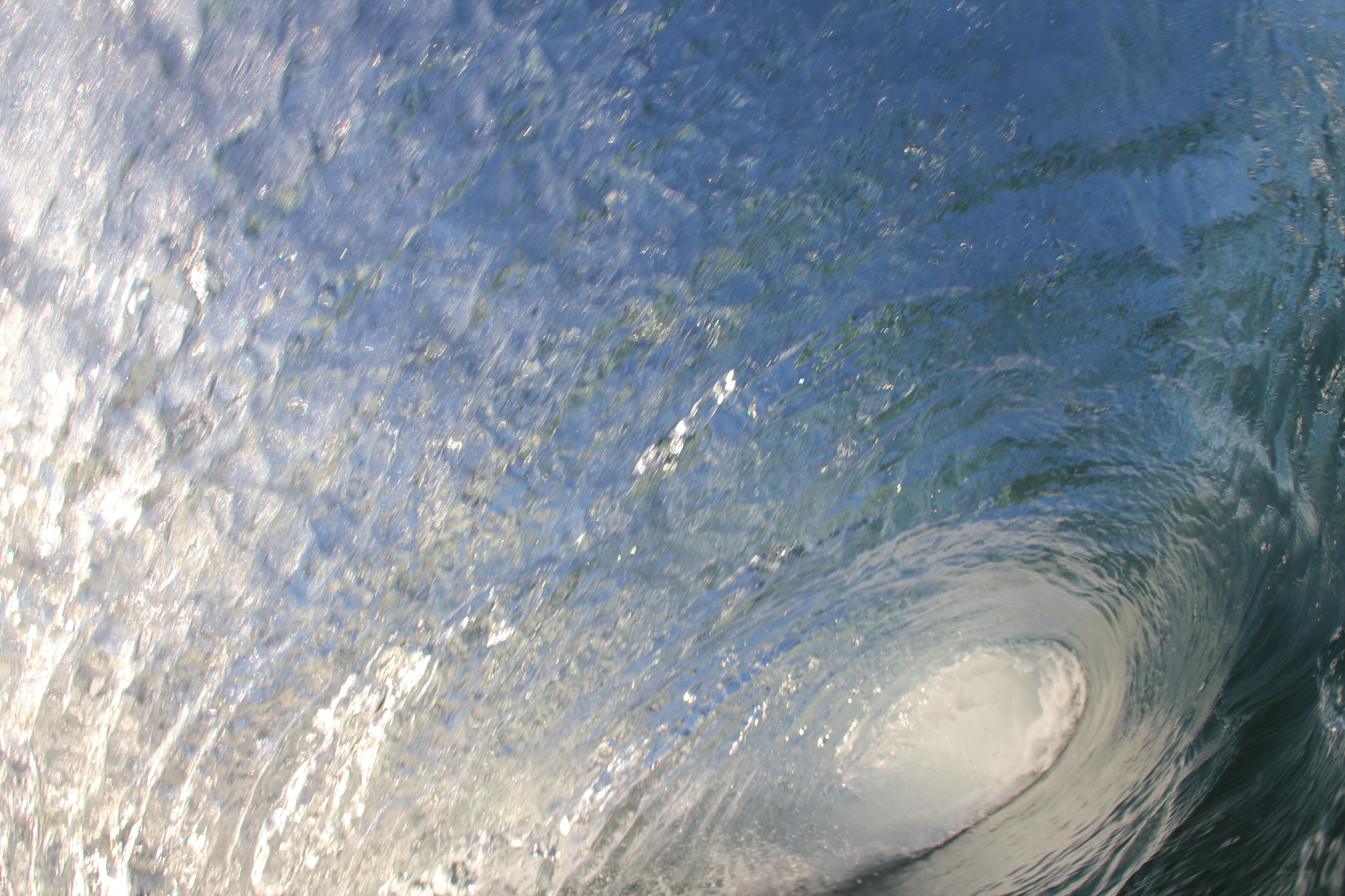 underwater wave tunnel