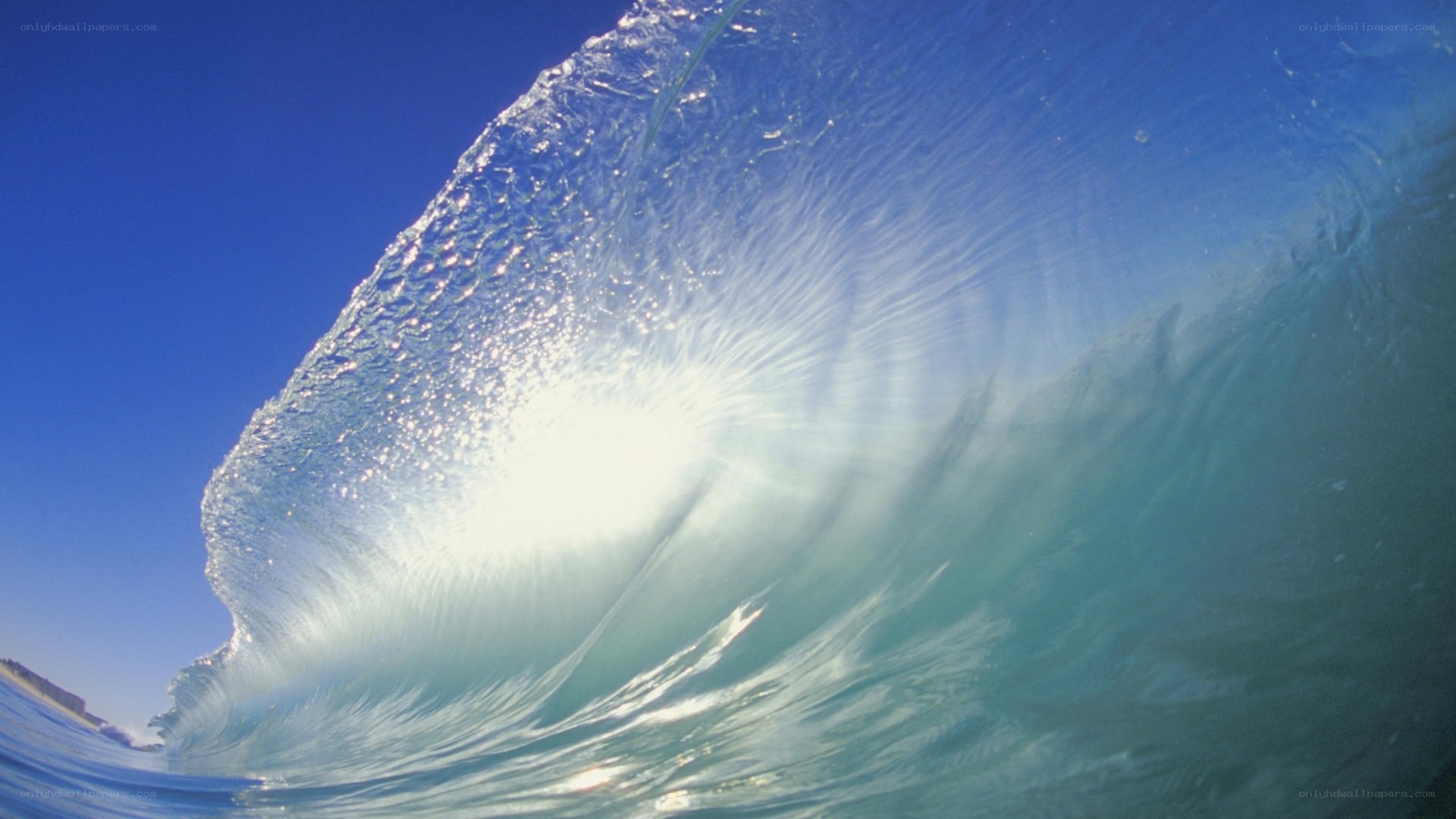 Underwater wave tunnel