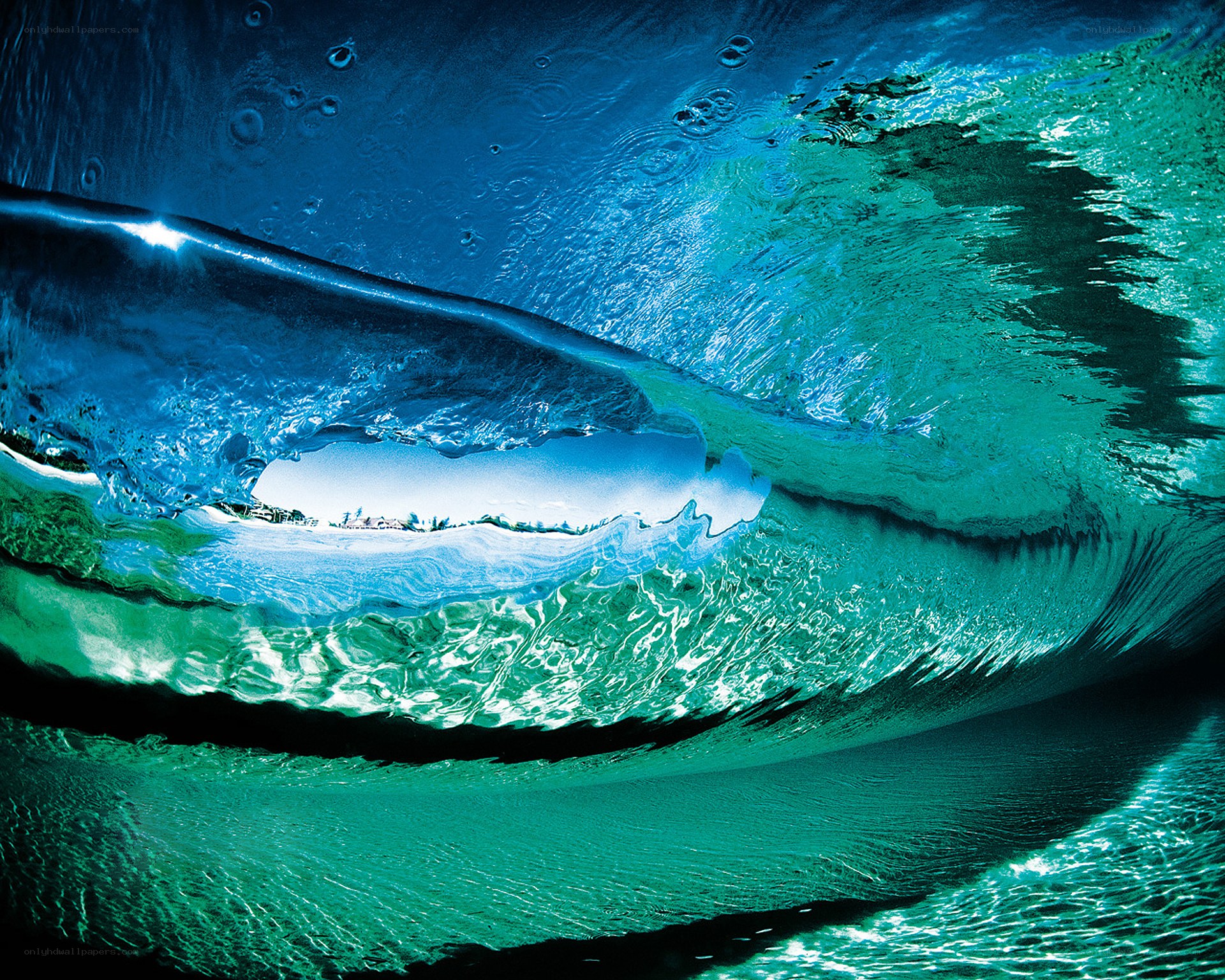 underwater wave tunnel