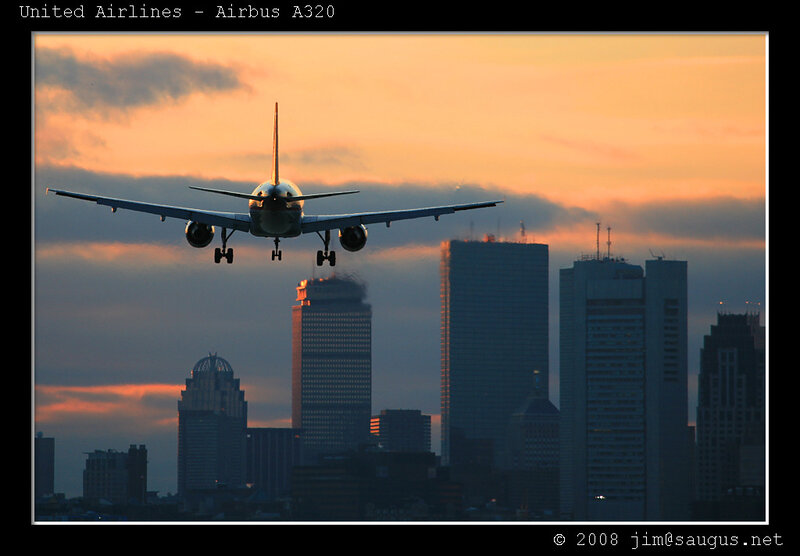 United Airlines Airbus A320 landing
