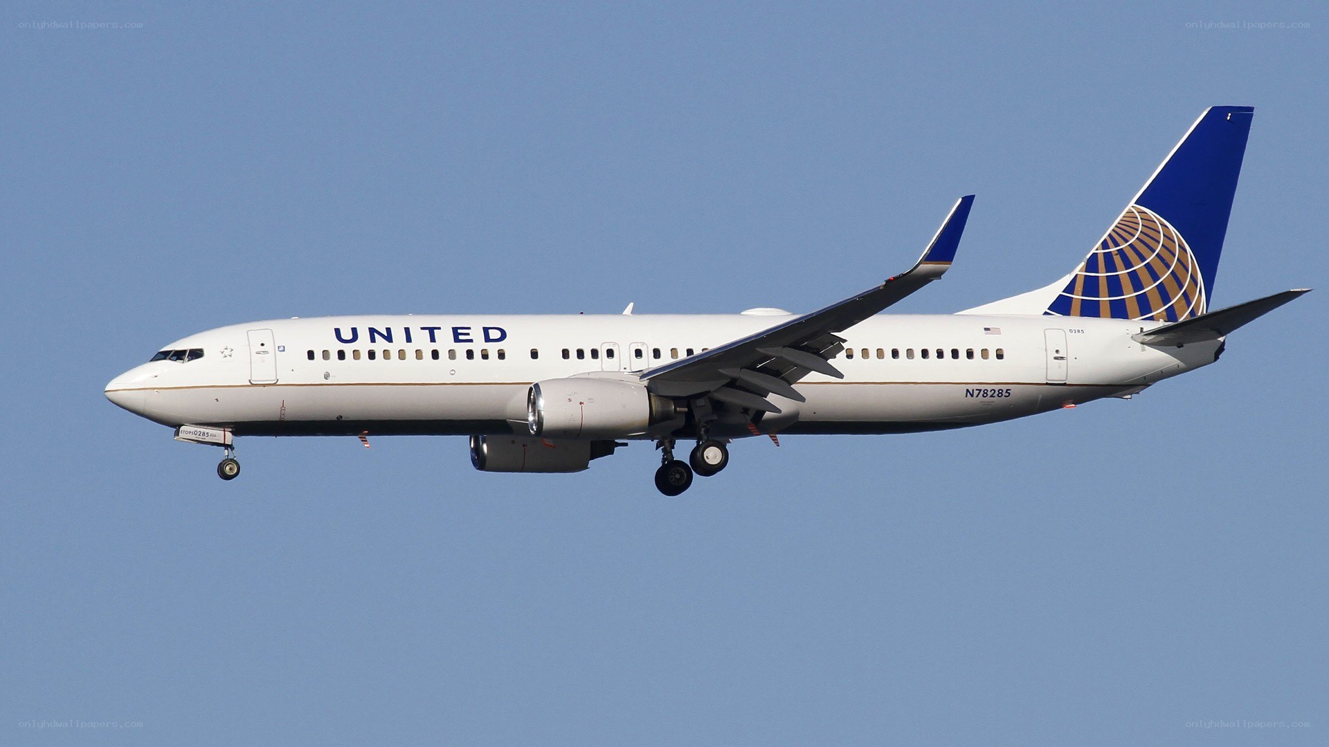 United Airlines Boeing 737 in flight