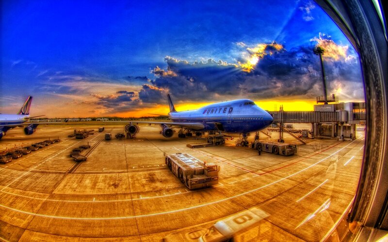 United Airlines Plane — Blue