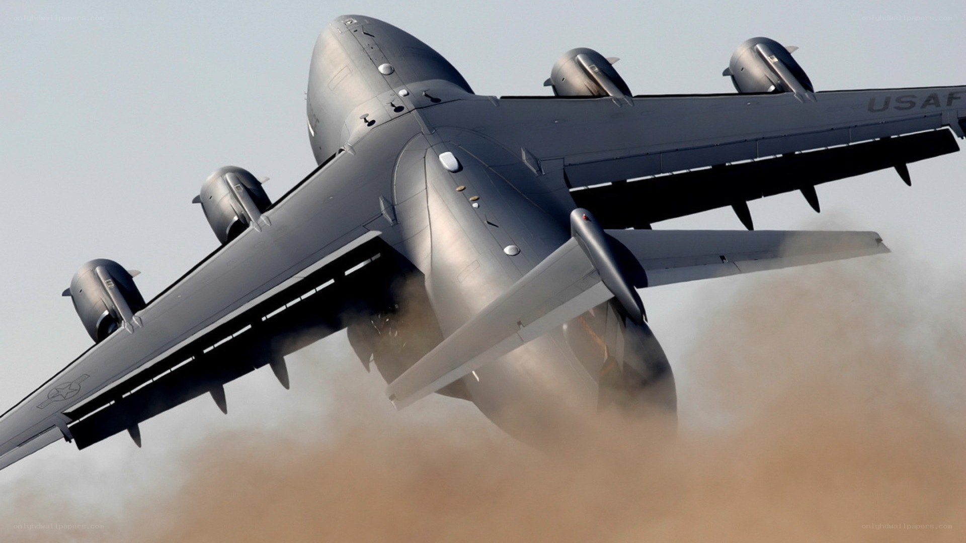 US Air Force C-17 in flight