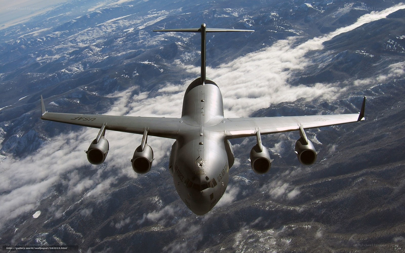 US Air Force C-17 in flight