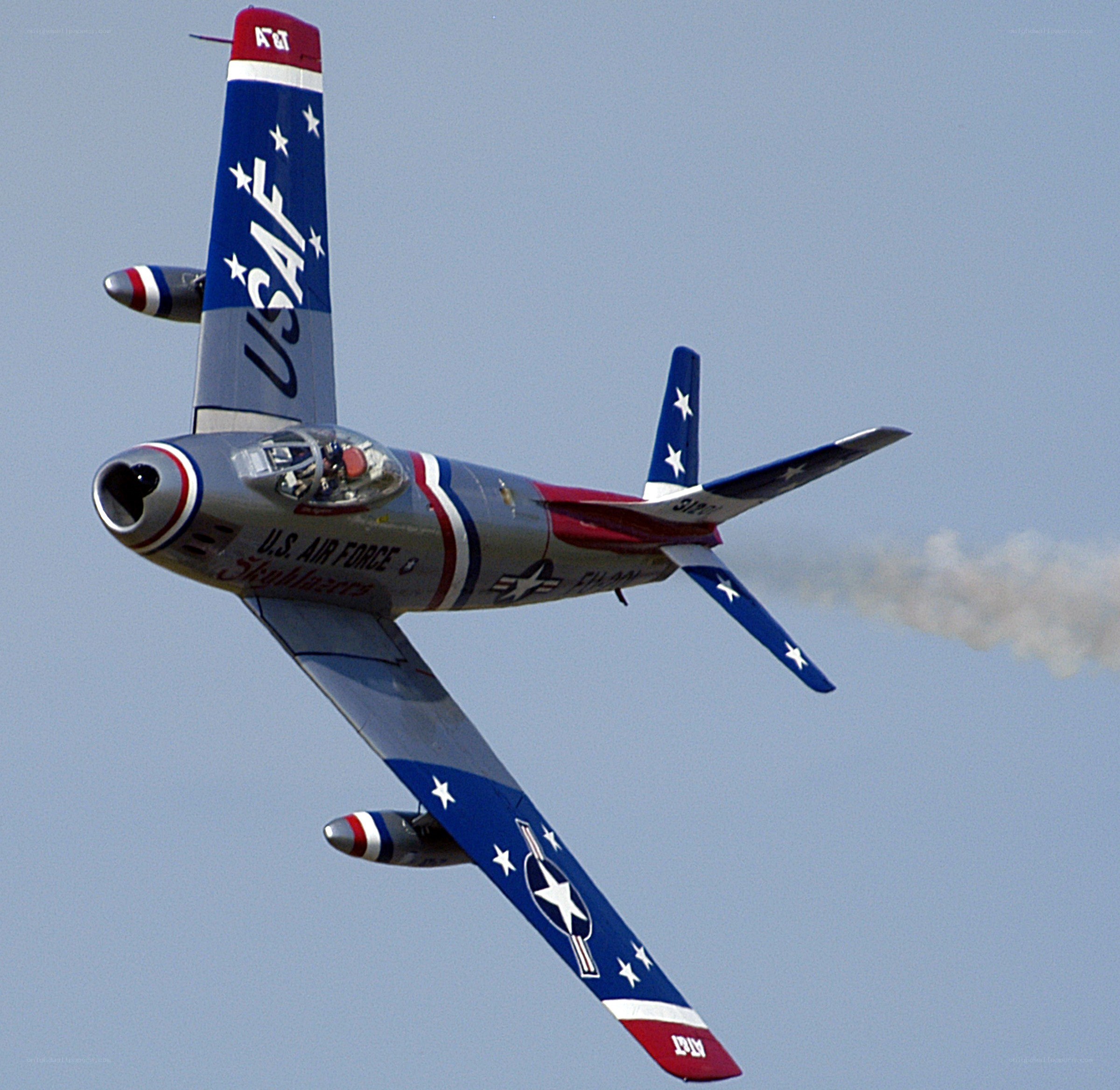 USAF Thunderbirds jet in flight