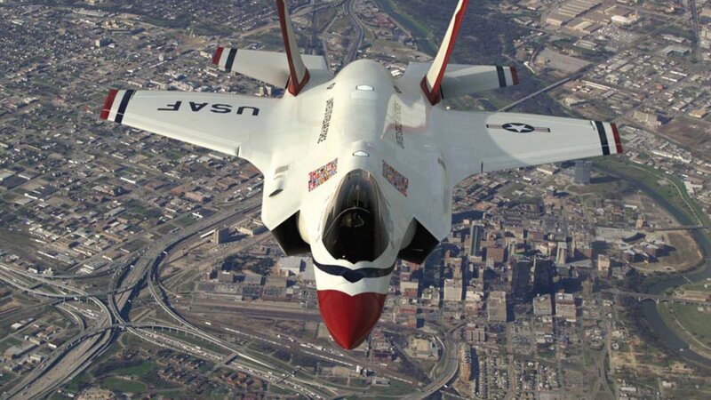 USAF Thunderbirds jet in flight