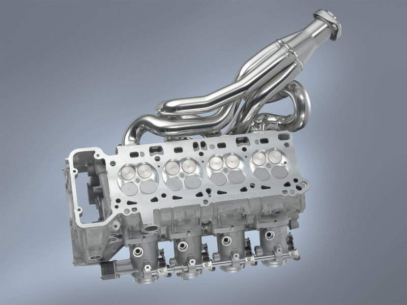 V8 engine with exhaust manifold