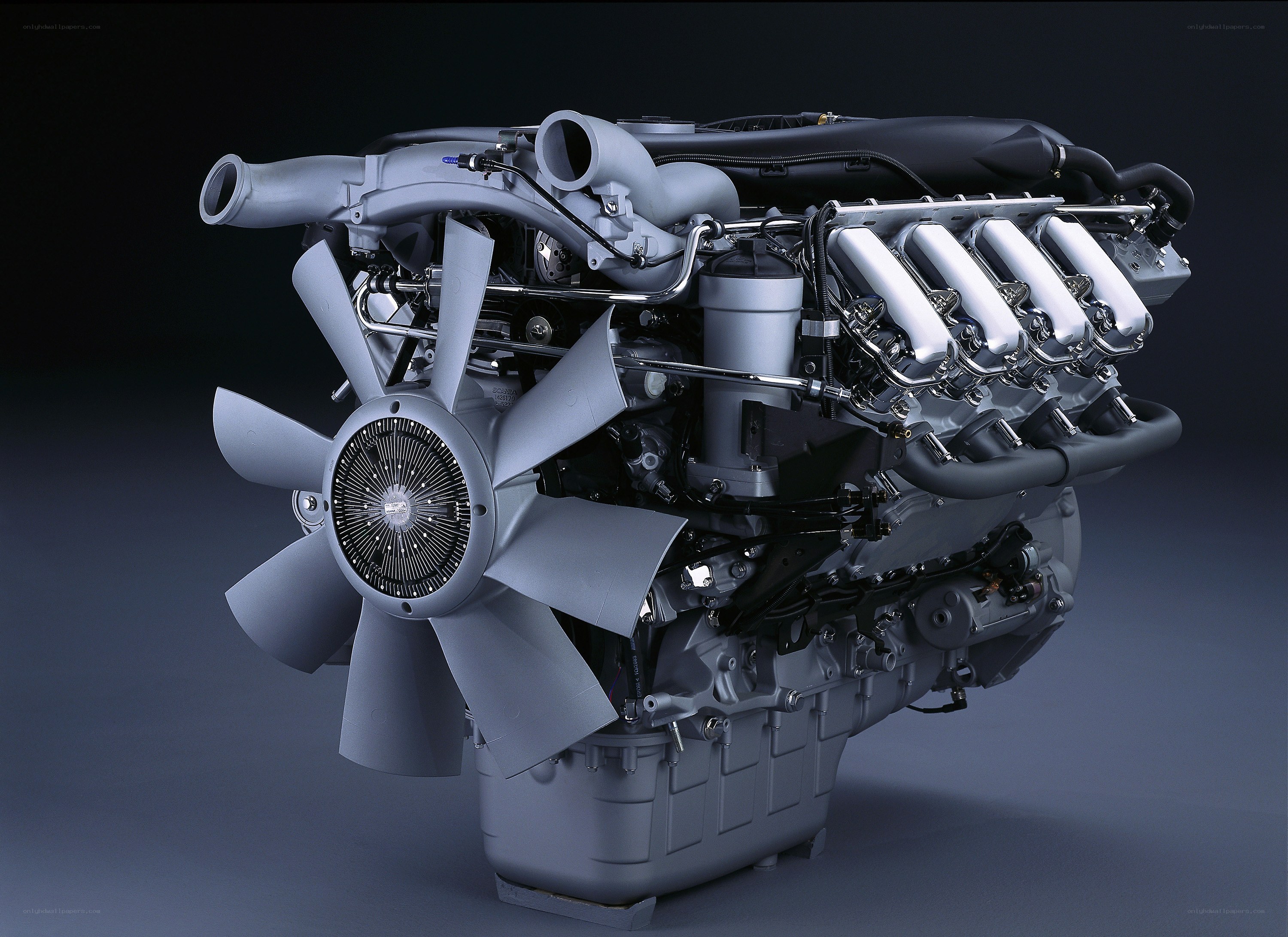 V8 engine with fan