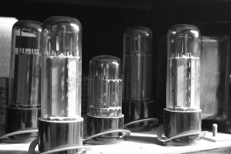 Vacuum tubes in an amplifier