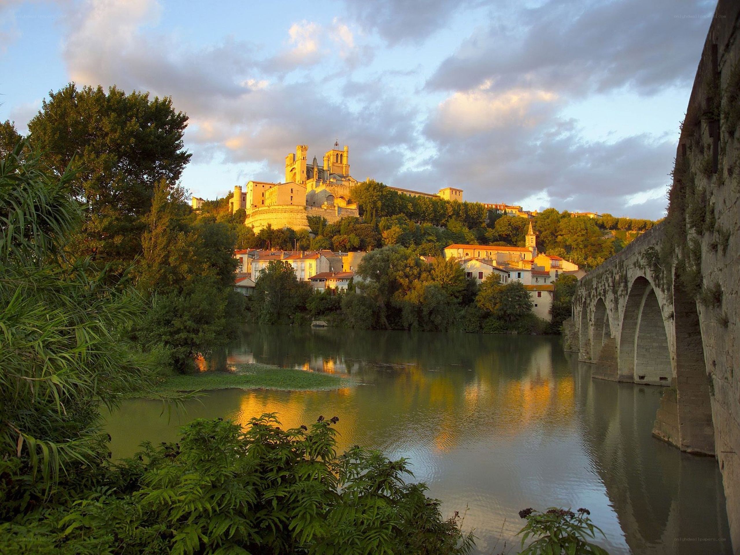 Vaison-la-Romaine at sunset