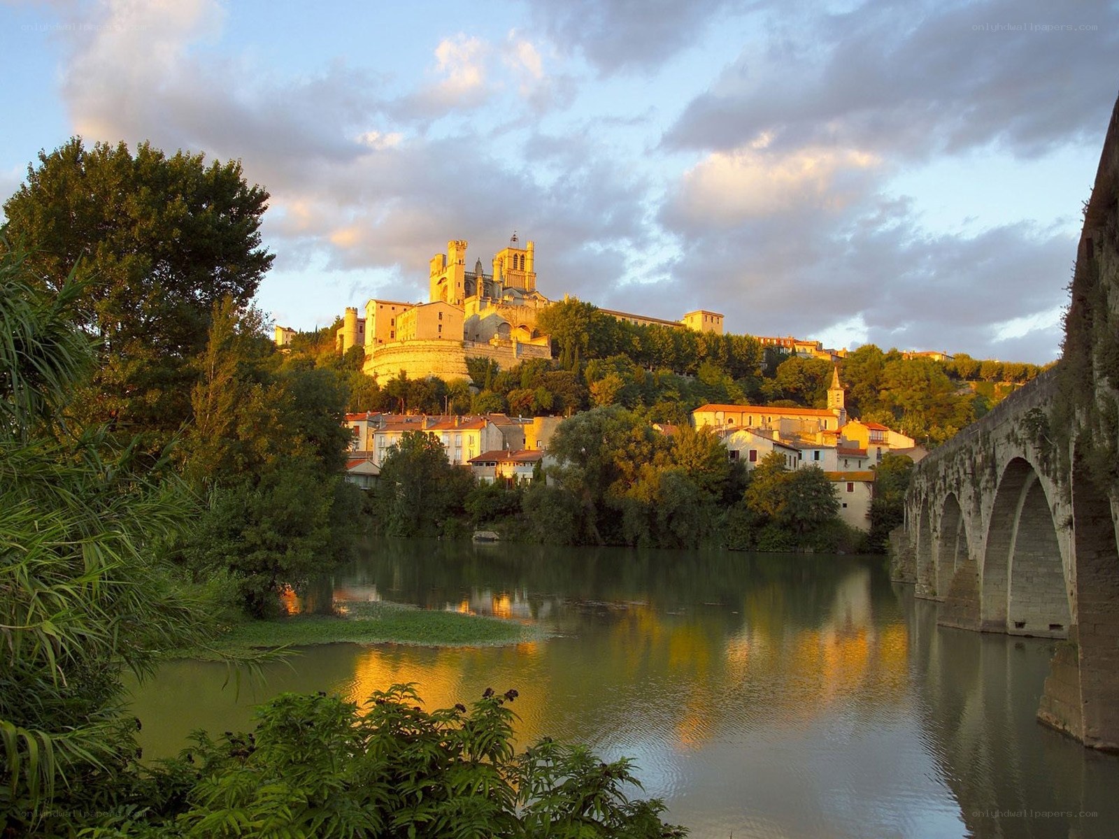 Vaison-la-Romaine at sunset